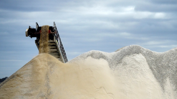 Lithium ore falls from a chute onto a stockpile at the Bald Hill lithium mine site, co-owned by Tawana Resources Ltd. and Alliance Mineral Assets Ltd., outside of Widgiemooltha, Australia, on Monday, Aug. 6, 2018. Australia’s newest lithium exporter Tawana is in talks with potential customers over expansion of its Bald Hill mine and sees no risk of an oversupply that would send prices lower. Photographer: Carla Gottgens/Bloomberg