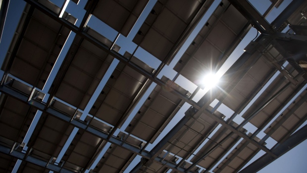 Solar panels in Tempe, Arizona, US. Photographer: Laura Segall/Bloomberg