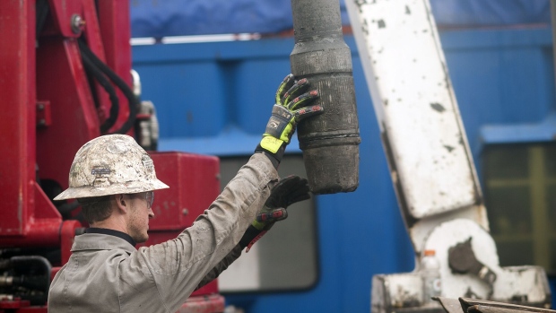 A rig hand removes drill pipe from a natural gas well owned by EQT Corp. at a hydraulic fracturing site in Washington Township, Pennsylvania, US. Photographer: Ty Wright/Bloomberg