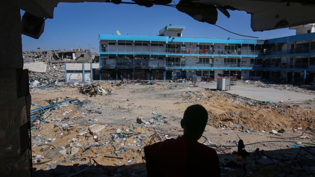 <p>Displaced Palestinians in the remains of a United Nations Relief and Works Agency (UNRWA) school in central Khan Younis, Gaza, on May 7.</p>