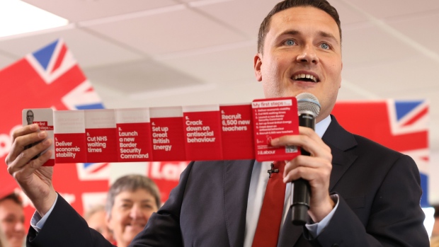 Labour’s shadow health secretary, Wes Streeting, has pledged to speak to medical unions in a bid to end junior doctors’ strikes if his party wins power next month.